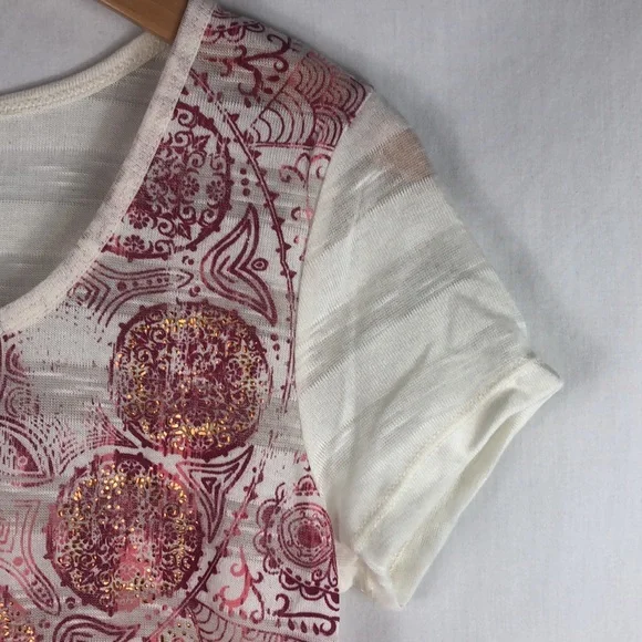 NWOT Maurices Top with Red & Gold Design - Picture 5 of 8